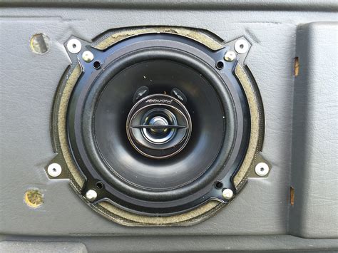 Volvo 940/740 Stereo and Speaker Upgrade 